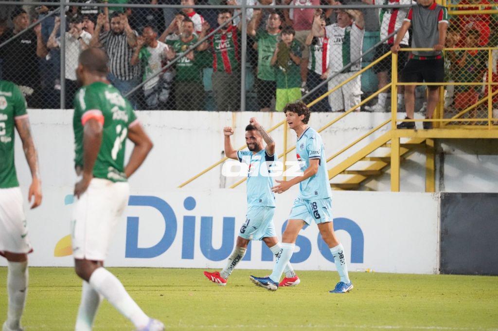 El provocador gesto de jugador de Motagua, niño sorprende a Anangonó y el abrazo de Diego Vázquez con su hijo tras el gol