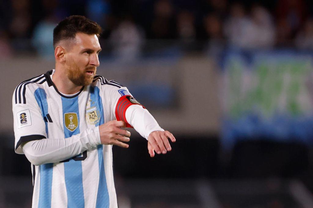 Le escupió a Messi y Leo lo humilló ¿Quién es Antonio Sanabria, el autor del golazo de chilena en el Paraguay-Argentina?