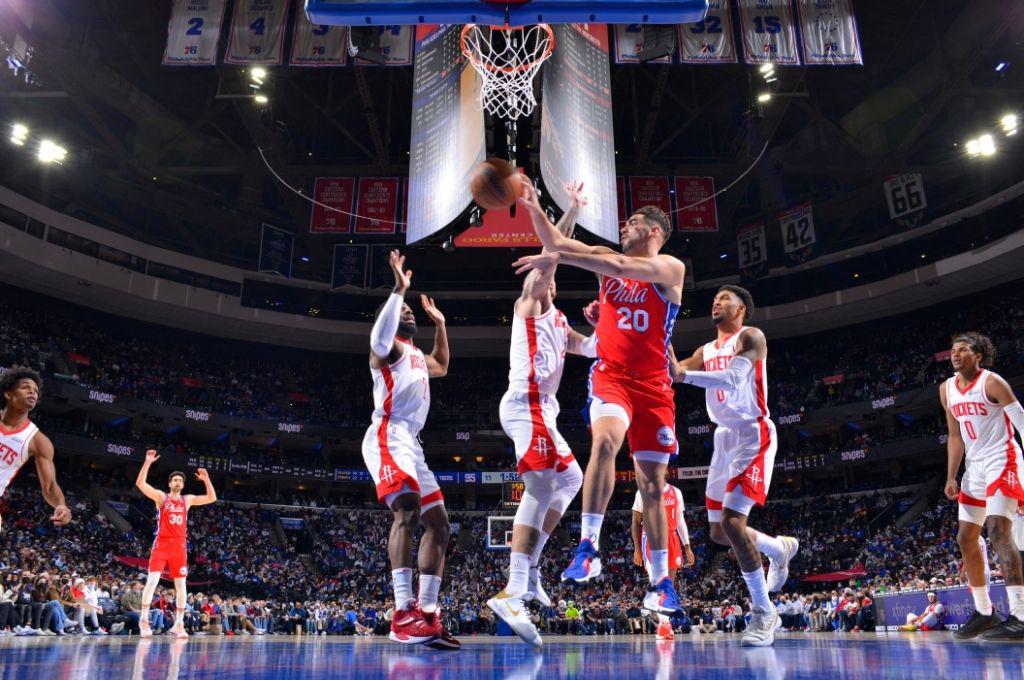 ¡Imparable! Joel Embiid comanda a los Sixers en triunfo ante Houston por la NBA
