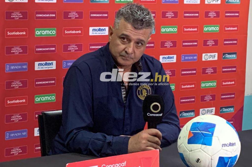 Diego Vázquez se calienta con los periodistas y resalta que sigue ilusionado: “A muchos no les gustó esa palabra”