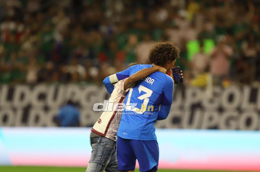 No se vio en TV: El jugador hondureño que no soportó la humillación ante México y así lo vivió Diego Vázquez