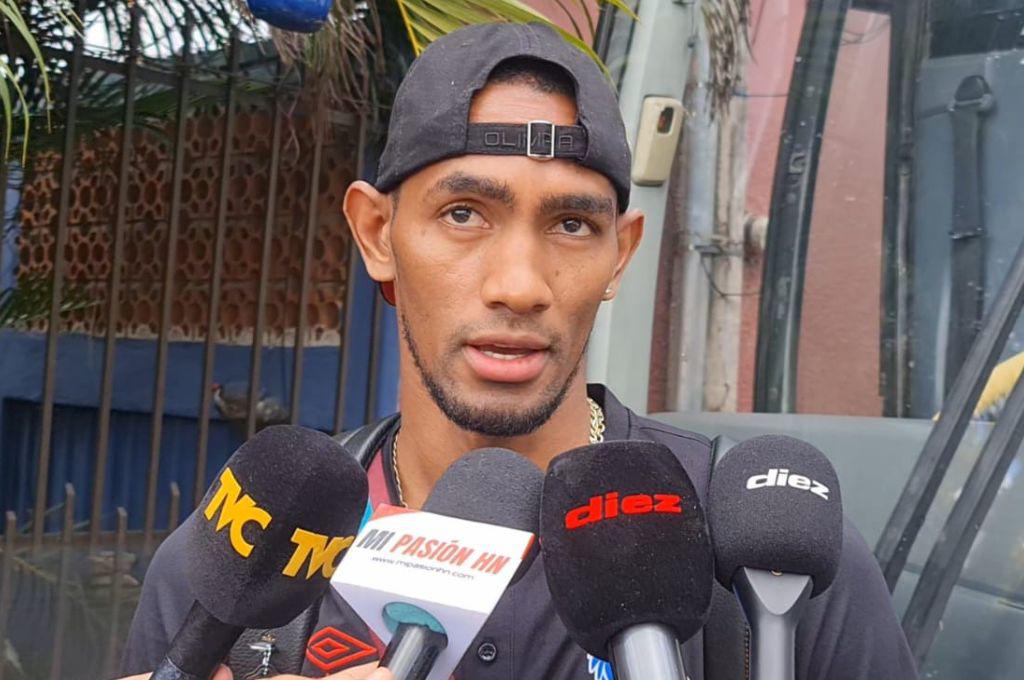 Jerry Bengtson renovó con Olimpia, advierte sobre su récord y la lista de jugadores que desbancó