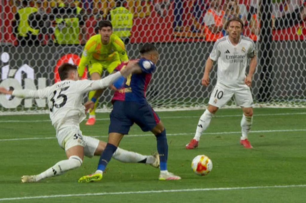 El doble error de Ancelotti, los penales que el VAR no sancionó y el héroe que nadie esperaba en el título 32 del Barcelona en la Copa del Rey