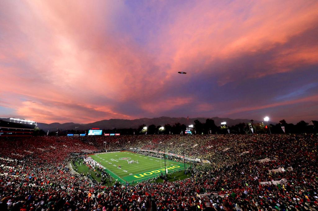 NO SE VIO POR TV: El ex Olimpia y Motagua con Pedrerol, el barcelonista viendo el Real Madrid-Juventus y el llenazo en el Rose Bowl
