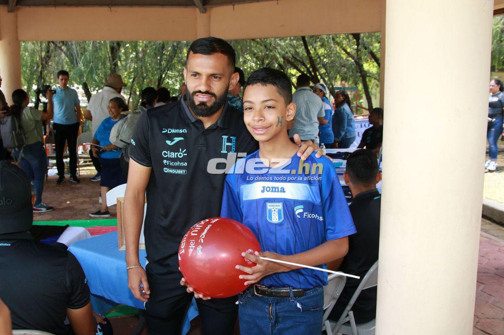 Muchas risas y abrazos: Los jugadores de la Selección de Honduras compartieron con niños del Instituto Juana Leclerc