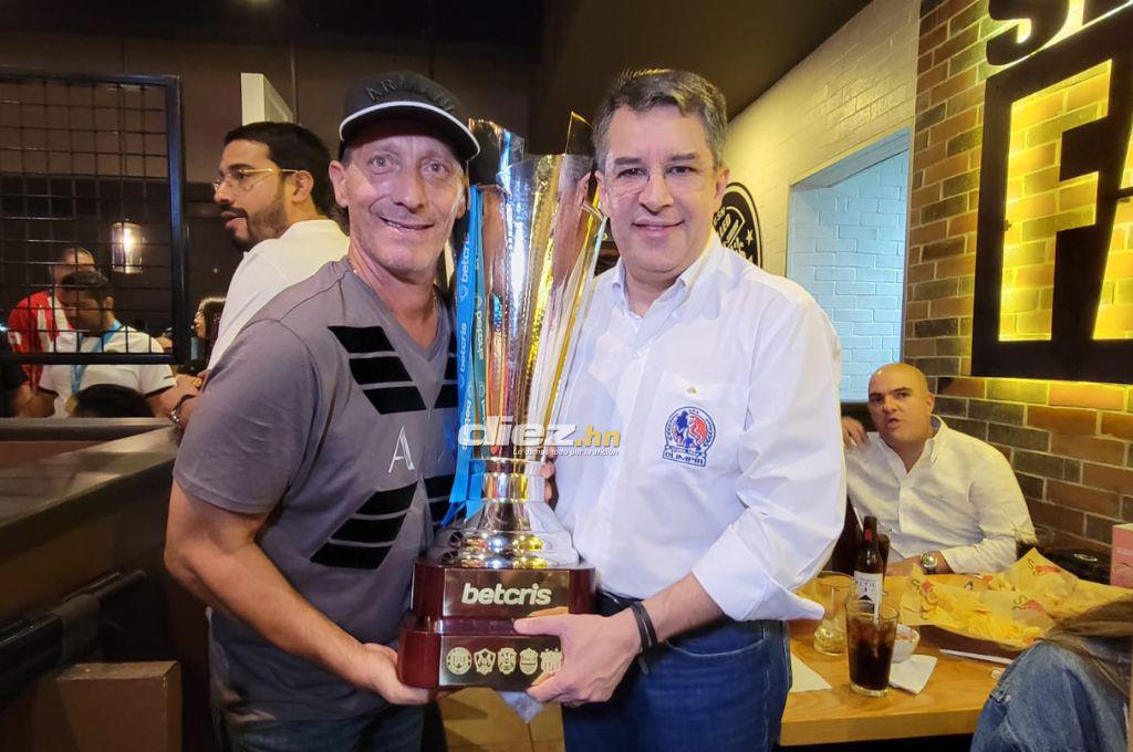 ¡Con tremenda alegría! Así fue la cena privada que tuvo el Olimpia tras la conquista de la Copa 36 ante los Potro de Olancho FC