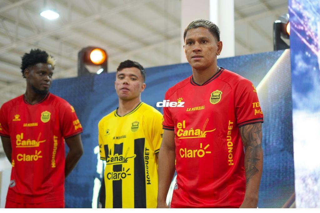 ¡Rodeado de sus leyendas! Real España presentó su nueva indumentaria y celebró a lo grande su aniversario con su afición