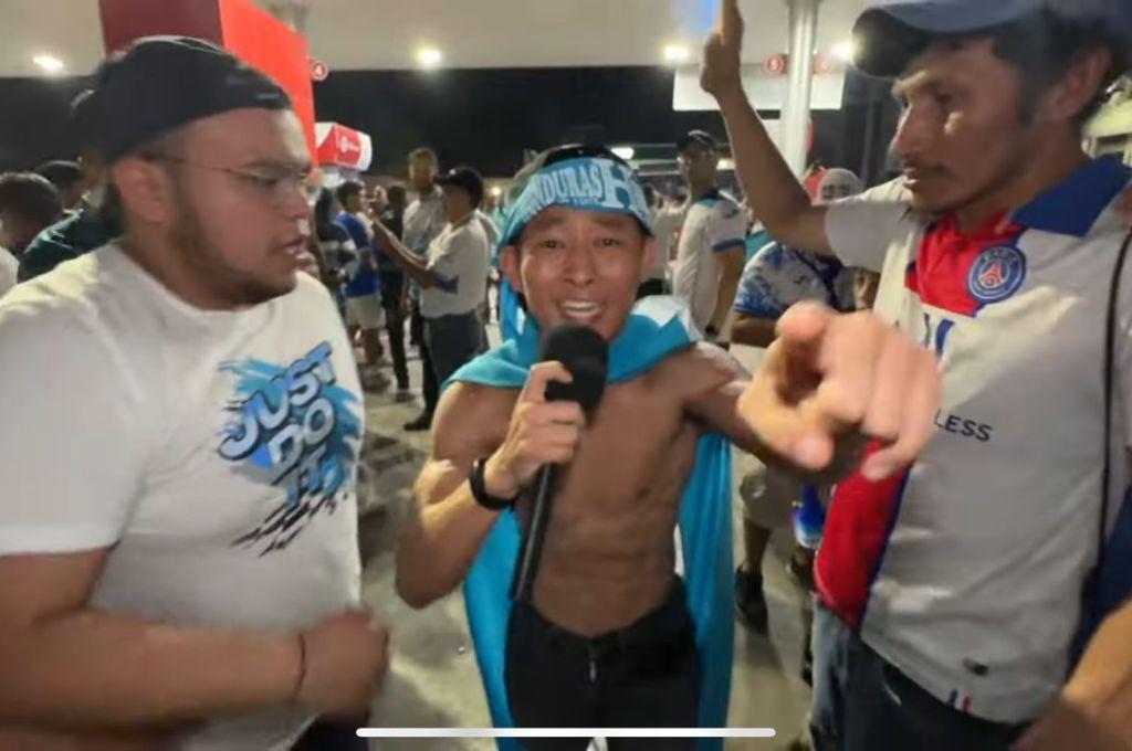 ¡Besó el escudo! Shin Fujiyama estalló de la locura en el triunfo de Honduras vs México: el mensaje a Choco y ¿le gustó la cerveza?