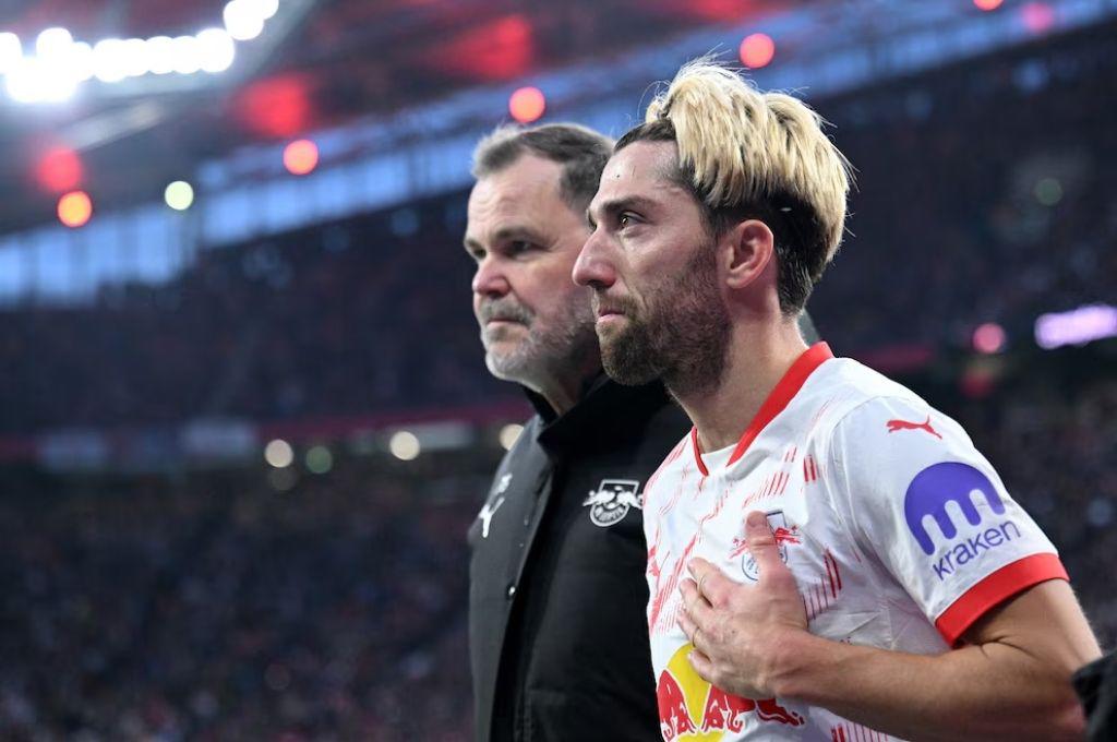 Multicampeón en Alemania es despedido de su club tras la muerte de su hermano: No imaginé que sería así