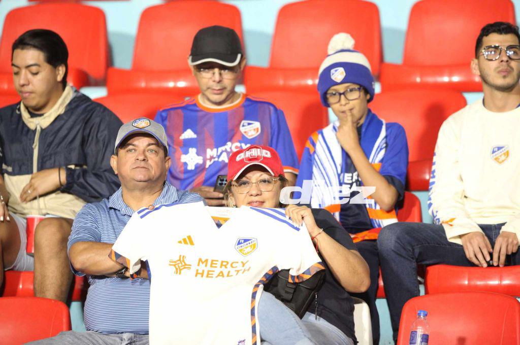 Polémica: Motagua y Cincinnati usarán sillas plásticas en banquillos improvisados para cumplir con Concacaf