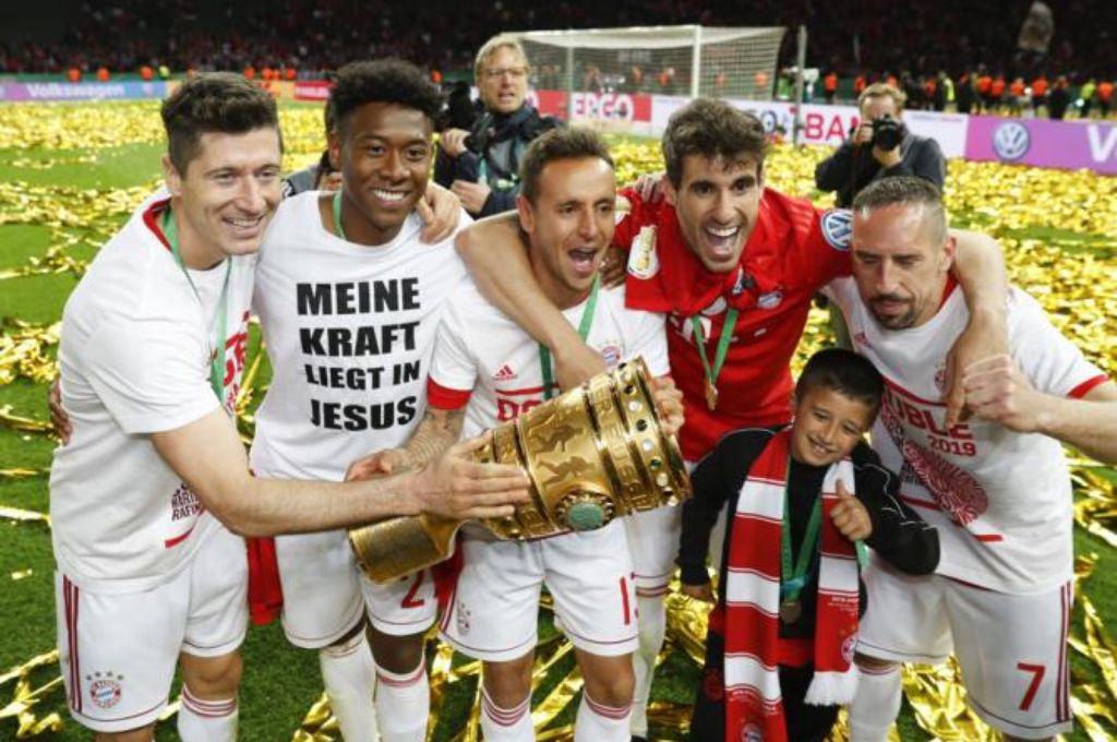 Ganó todo con el Bayern y confiesa el crudo momento que nadie sabía de su vida: Casi me cortan una pierna...