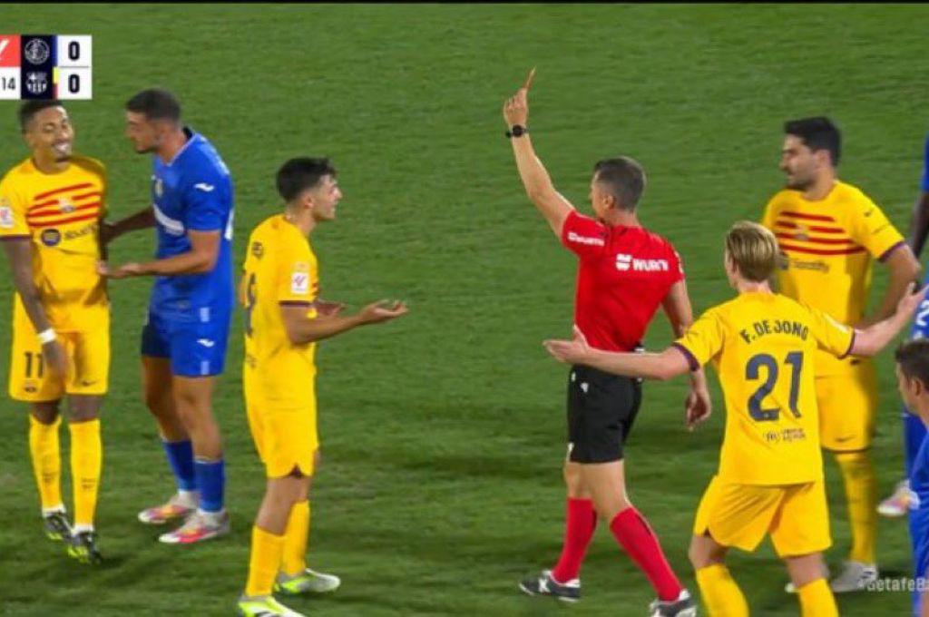 La fuerte discusión de Xavi con el árbitro y exjugador del Barcelona y el polémico penal no pitado; Choco Lozano debutó con Getafe