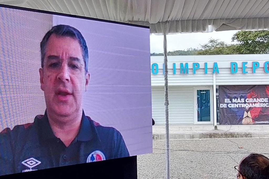 Las primeras imágenes de Pablo Lavallén como DT de Olimpia: Así inspeccionó la Cueva del León y sus exquisitas canchas