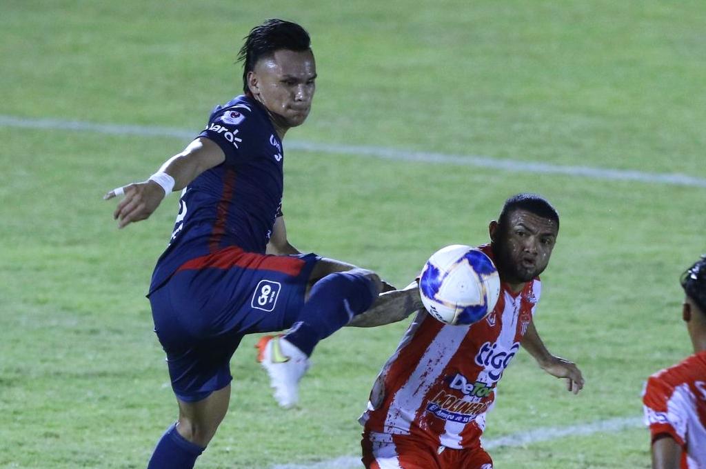 Denil Maldonado se reencontró en La Ceiba con un ex compañero suyo en el Everton de Chile