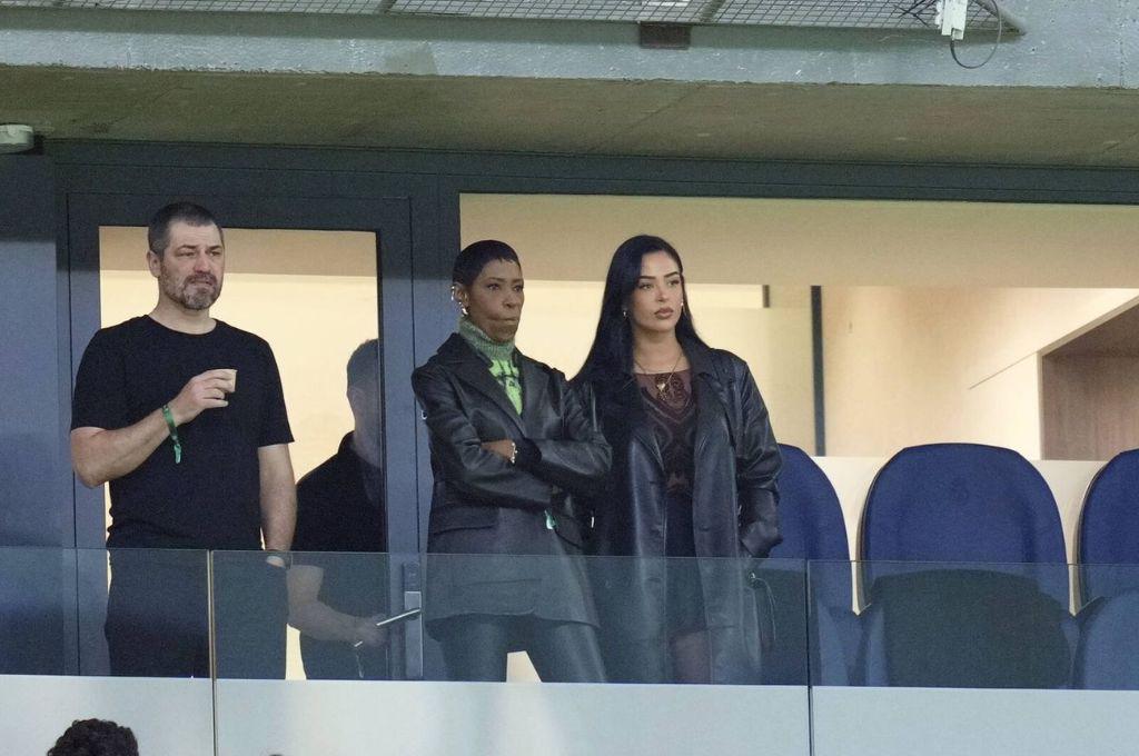 Bellingham confirma relación amorosa con hermosa modelo y explota: He sido atacada, acosada y tratada con falta de respeto