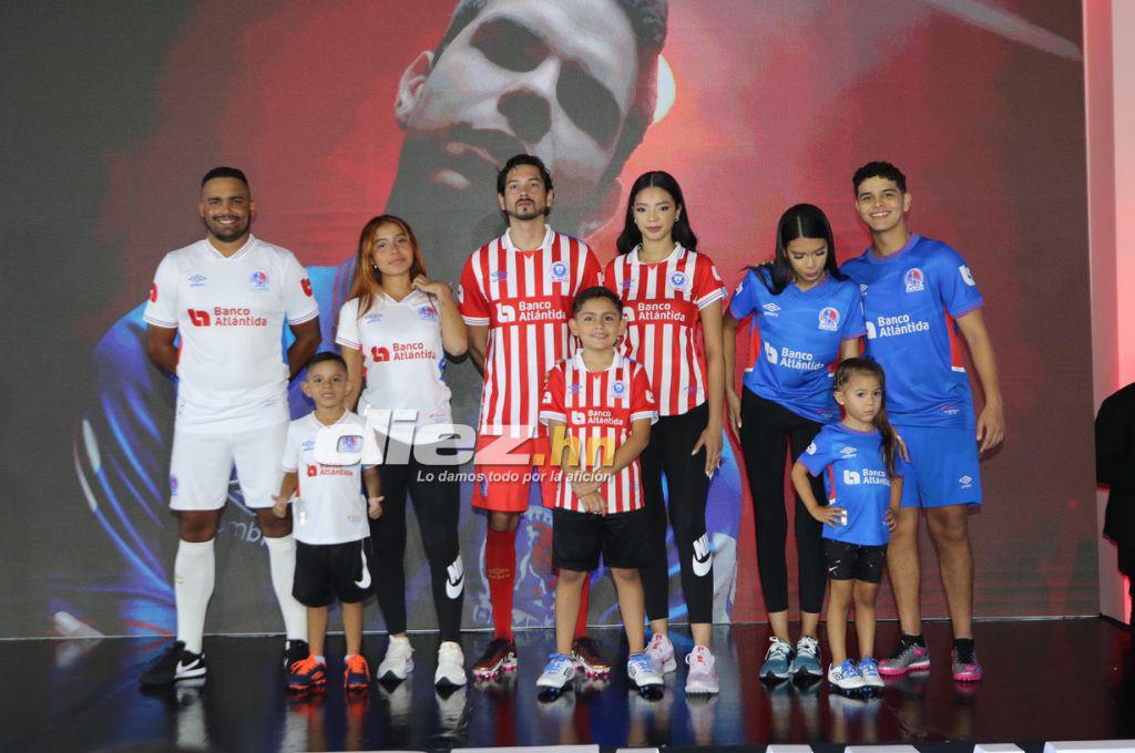 Así son las nuevas camisas del Olimpia: Homenaje a Rafael Ferrari, los detalles de lujo del diseño y su precio