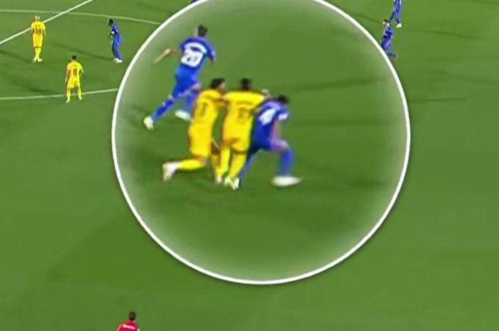 La fuerte discusión de Xavi con el árbitro y exjugador del Barcelona y el polémico penal no pitado; Choco Lozano debutó con Getafe