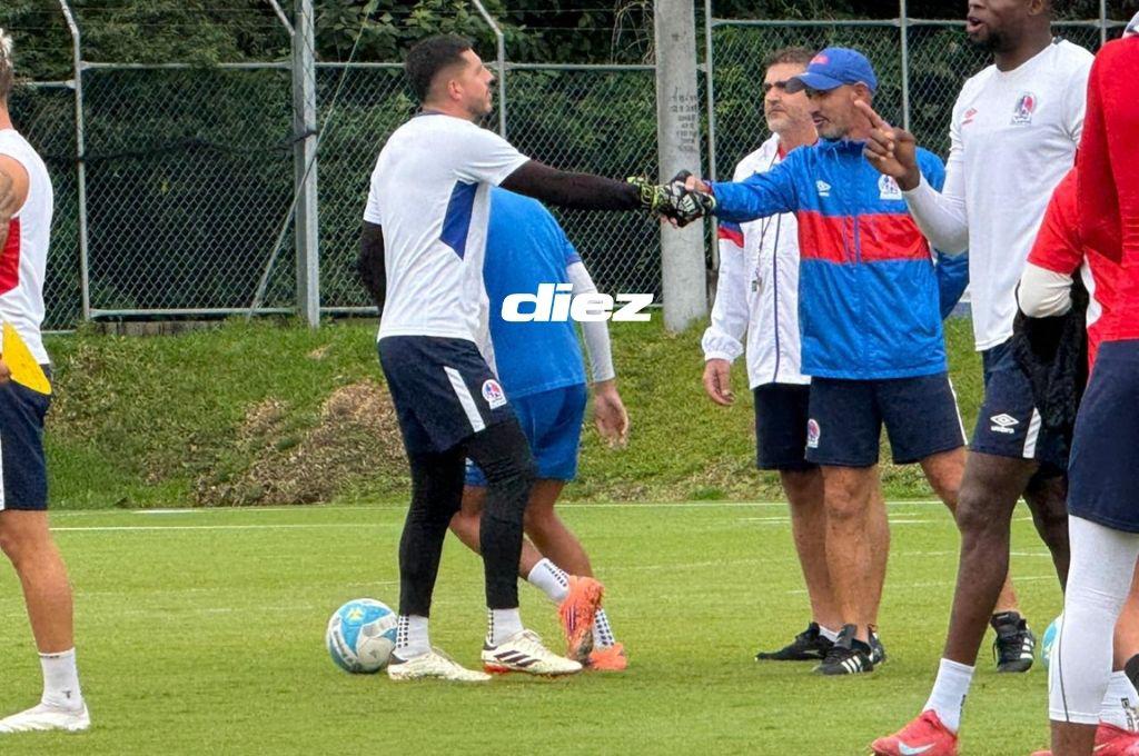 Olimpia vs Marathón: tremendo abrazo de Espinel, futbolista usa vendaje para llegar a la final y otro se ausenta del entreno