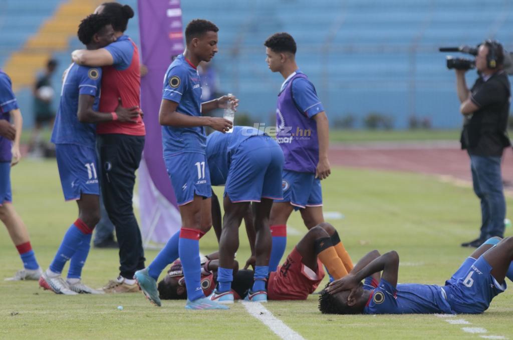 NO SE VIO EN TV: La burla del portero de Guatemala, el júbilo chapín tras dar la sorpresa y así festejaron en el camerino