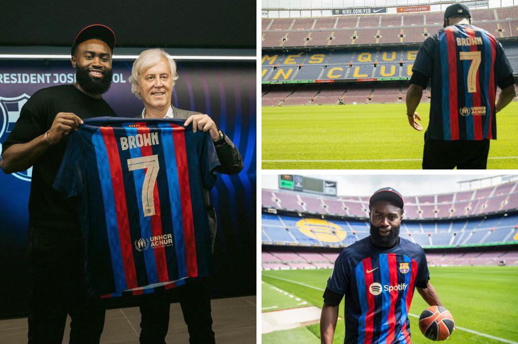 El jugador de la NBA, Jaylen Brown visitó las instalaciones y museo del Camp Nou en sus vacaciones en España