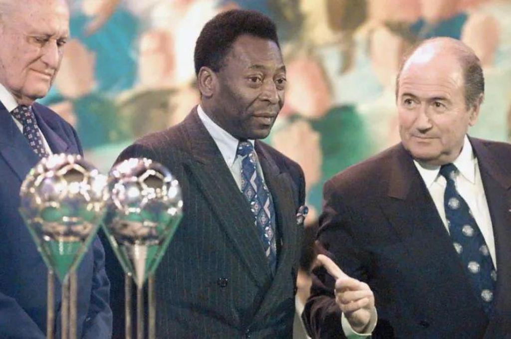 ¡Imágenes para la historia! Grandes jugadores y leyendas del fútbol mundial al lado del brasileño Pelé
