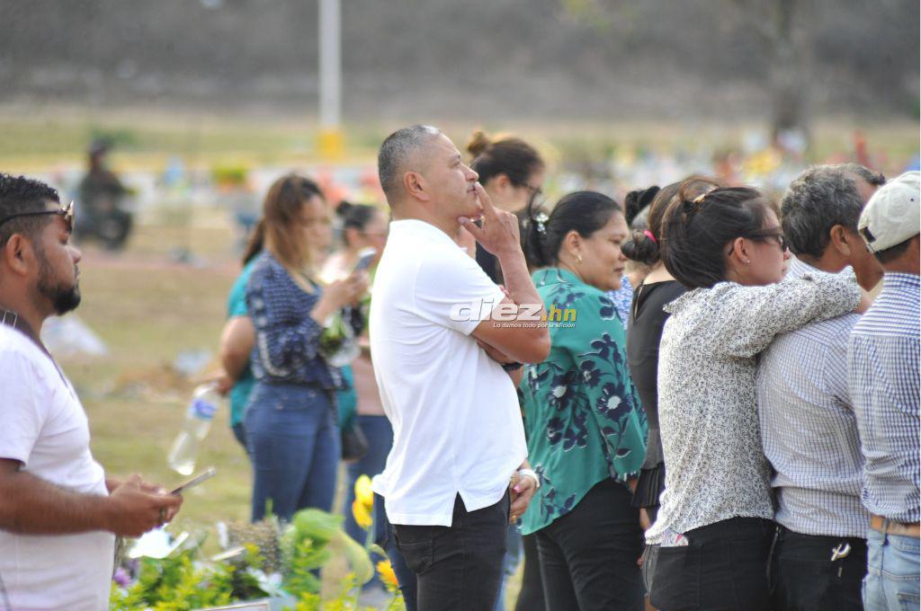 Desgarrador adiós: Rubén Matamoros llegó en silla de ruedas a enterrar a su hijo de 12 años y así recibió el respaldo