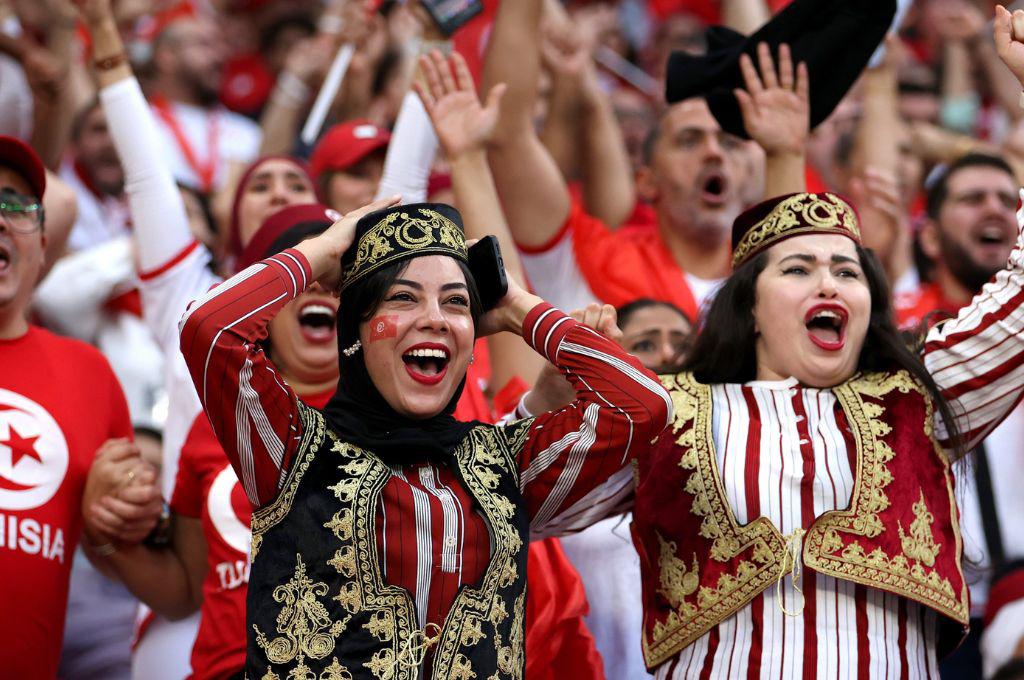 Said Martínez y Walter López debutaron en Qatar 2022 y bellas mujeres robaron miradas, lo que pasó Dinamarca-Túnez