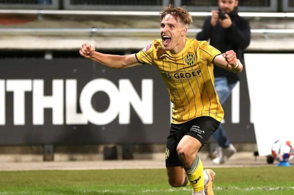 La burla del país: Invadieron el campo para celebrar el ascenso de su club, pero la fiesta se acabó por un hecho inesperado