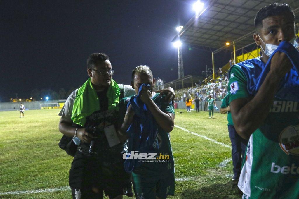 ¡Futbolistas destrozados! Las tristes imágenes del último partido de Platense en primera división en Honduras