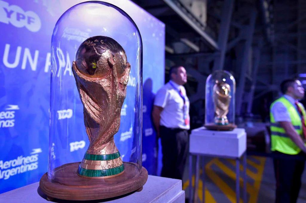 Argentina presentó el avión que llevará a la albiceleste, su familia e hinchas al Mundial de Qatar 2022.