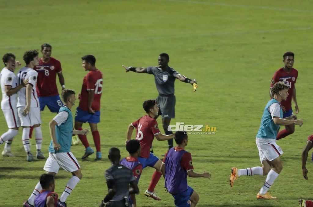 ¡Tico aplicó terrible voladora! Así fue la pelea de Costa Rica contra Estados Unidos en el Premundial de Concacaf