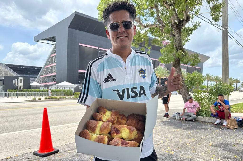 La nueva y épica celebración de Messi, el gran gesto de Leo con un niño, el fanático descalzo; y ¿con quién estuvo acompañada Antonella?