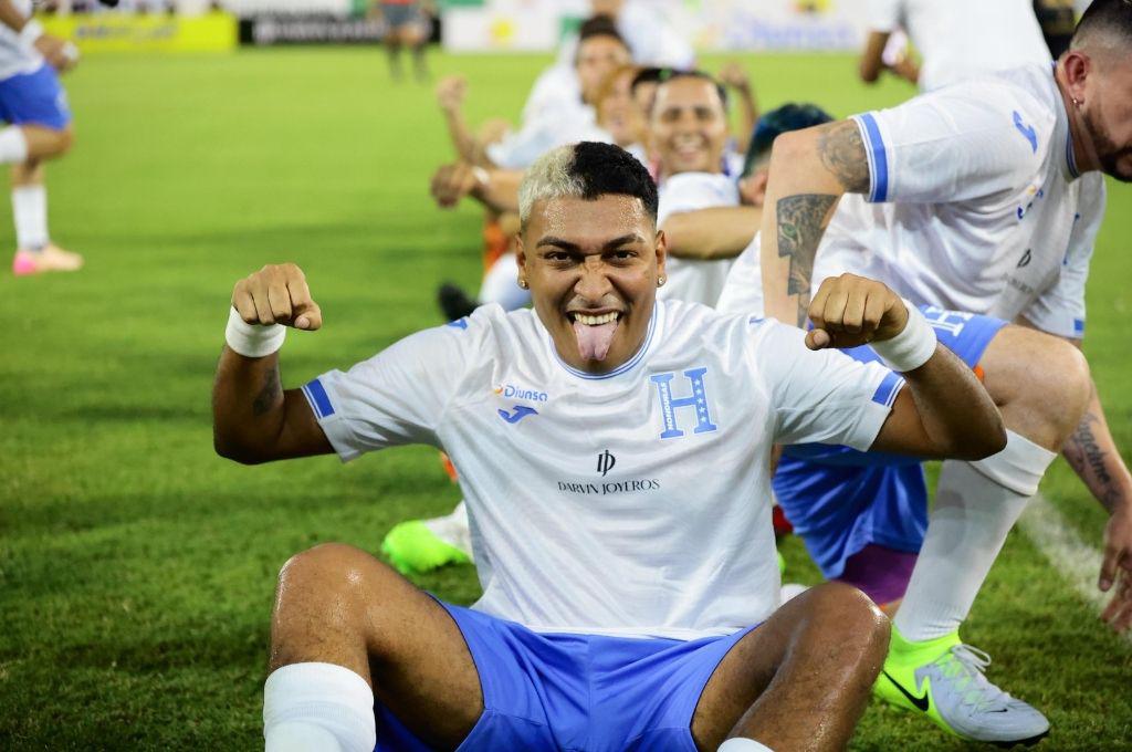 Supremo confirma que termina relación y revela la cantidad de dinero que ganó en redes por el Honduras-El Salvador: Lo arruinó...