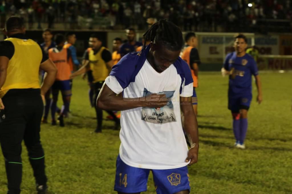 La frustración de Welcome, el festejo del Olancho y el ‘firulais’ en la cancha: así se vivió en fotos la final de la Liga de Ascenso