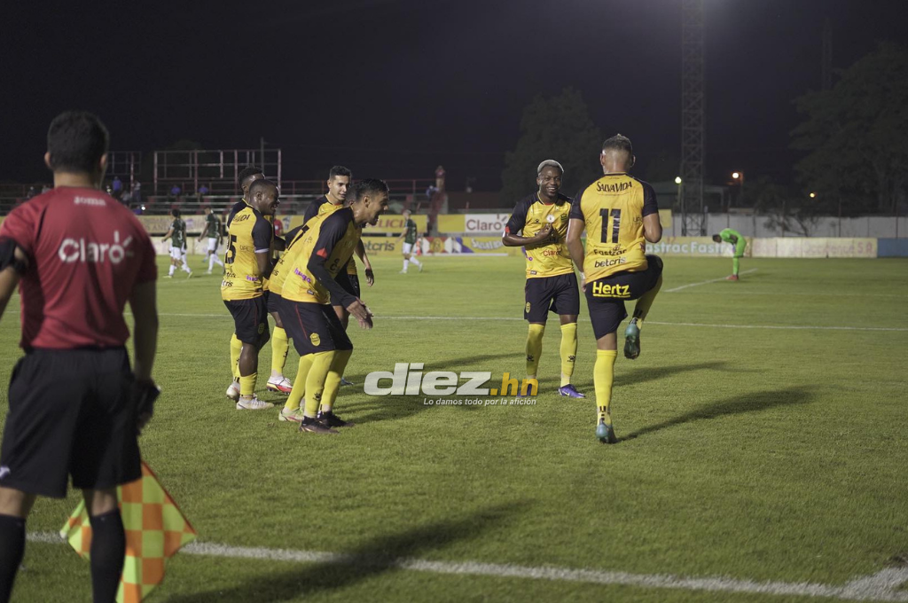 NO SE VIO EN TV: Cortan arito a jugador de Marathón con alicate, la bronca de Mayorquín y el coqueteo de Kevin Álvarez con la hermana de Getsel Montes