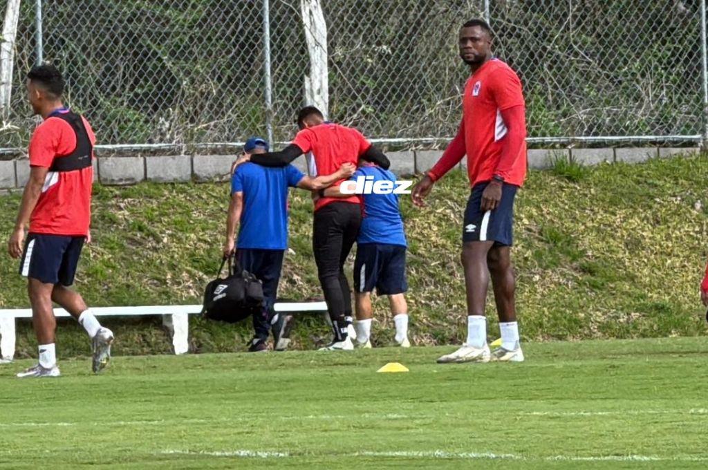 Futbolistas de Olimpia se lesiona en pleno entrenamiento, la preocupación de Espinel; así fue tratado por el cuerpo médico