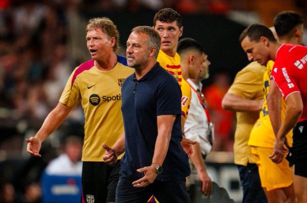 Hansi Flick confirma el nombre de la estrella que pidió salir del FC Barcelona: “He hablado muchas cosas con él”