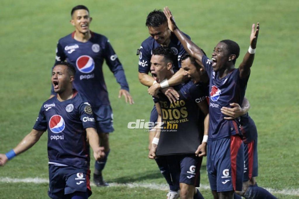 NO SE VIO EN TV: Los enfados de Héctor Vargas, dedicatoria de Moreira y el aficionado de la caguama en la fiesta de Motagua en la final