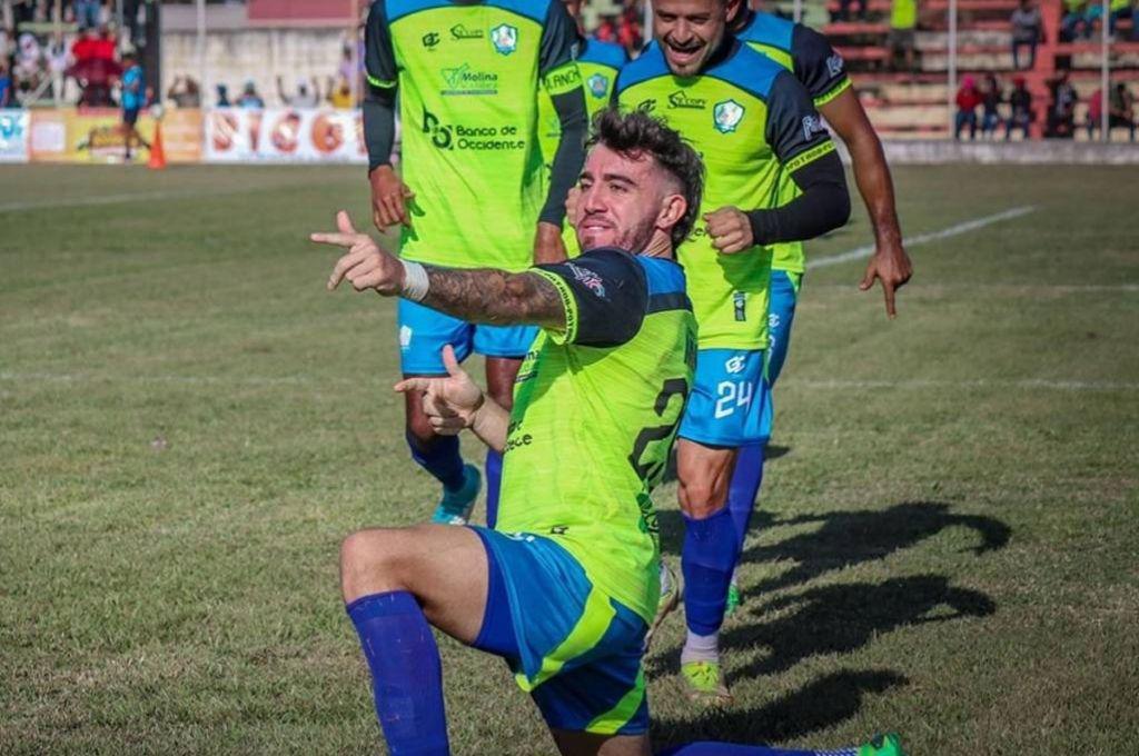 Nació en Honduras: ¿Por qué le apodan 'El Pistolero' a Agustín Auzmendi, delantero que le anotó doblete a River Plate?