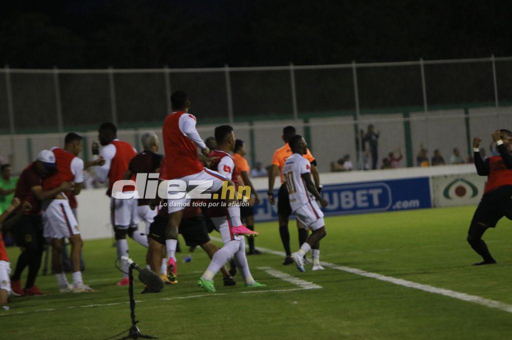 No se vio en TV: Las desgarradoras imágenes del portero panameño de Marathón y el festejo de Troglio con Rafa Villeda