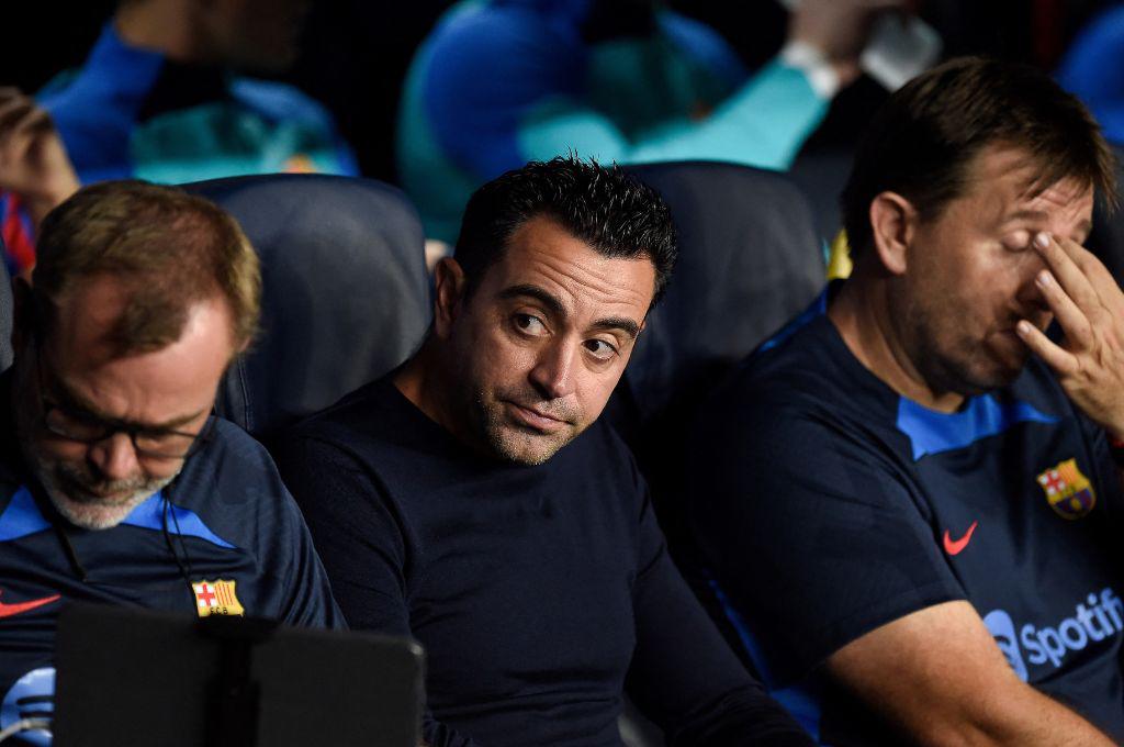 ¡Duro momento! La tristeza de Xavi y compañía tras ser eliminados de la UEFA Champions League y saber que jugará Europa League