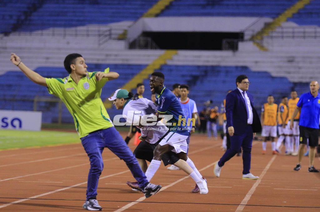 Las imágenes del caos en el Olímpico: Piedras, tres jugadores de Marathón se pusieron en riesgo ¿Y quién comenzó todo?
