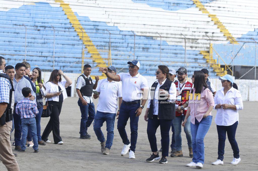 Así inició la instalación de la nueva grama híbrida del estadio Morazán en presencia de la presidenta Xiomara Castro