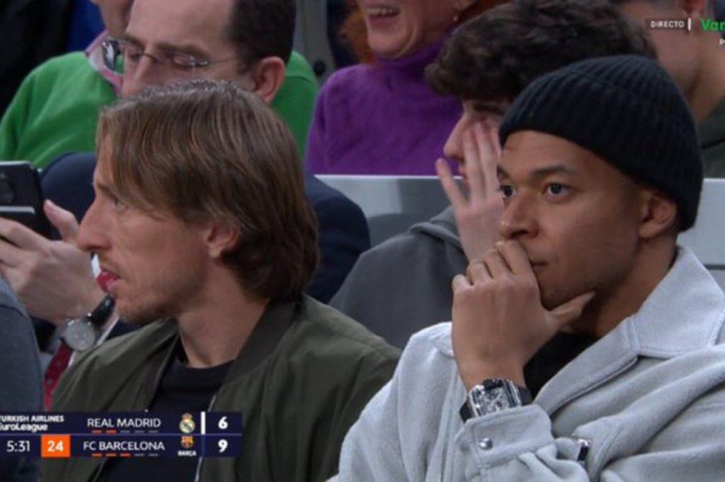 Modric realizó tremendo gesto y Mbappé con cara de pocos amigos: estrellas del Madrid sorprendieron en el clásico del Basketball