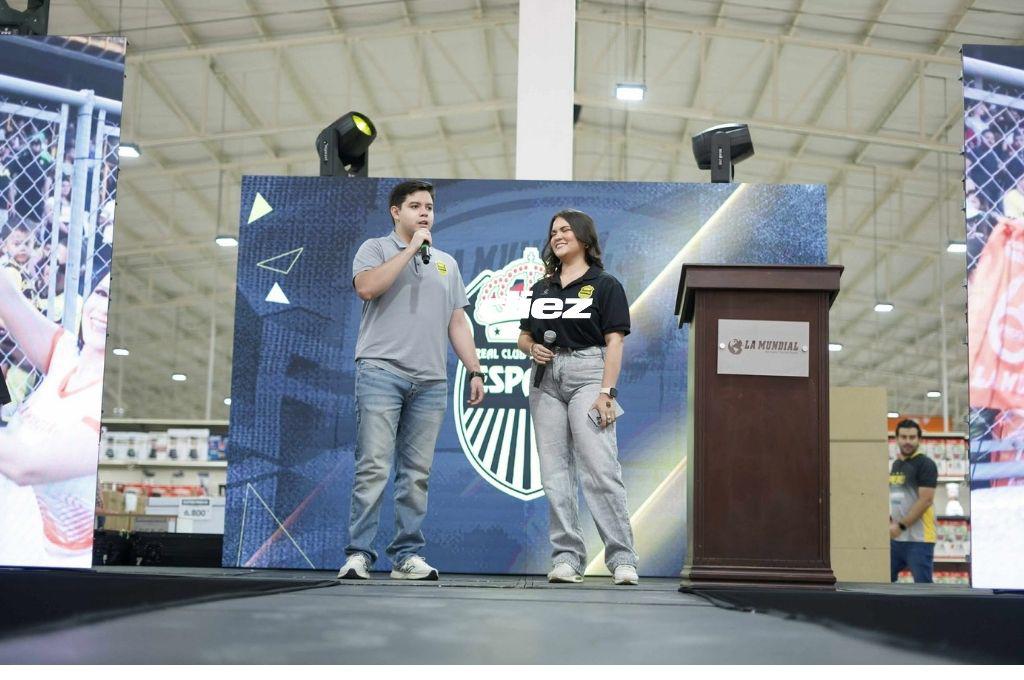 ¡Rodeado de sus leyendas! Real España presentó su nueva indumentaria y celebró a lo grande su aniversario con su afición