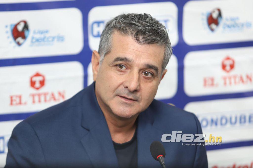 Los feos gestos de Menjívar y Beckeles a la afición de Motagua, el lamento de Auzmendi y el enojo de Troglio con el árbitro