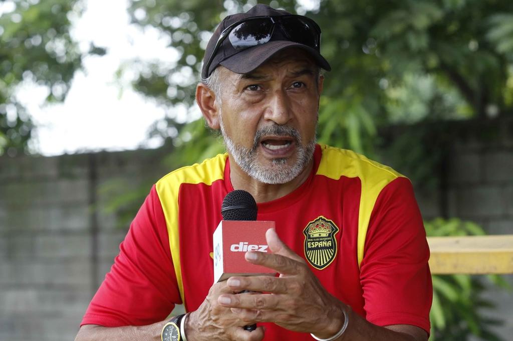 El mexicano Raúl “Potro” Gutiérrez confirma que seguirá en el banquillo del Real España por una temporada más