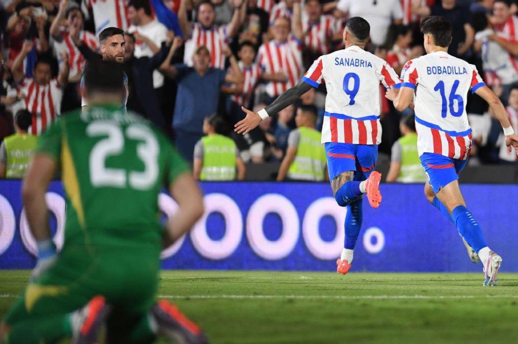 Le escupió a Messi y Leo lo humilló ¿Quién es Antonio Sanabria, el autor del golazo de chilena en el Paraguay-Argentina?