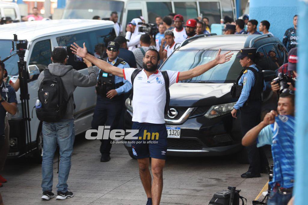 Los feos gestos de Menjívar y Beckeles a la afición de Motagua, el lamento de Auzmendi y el enojo de Troglio con el árbitro