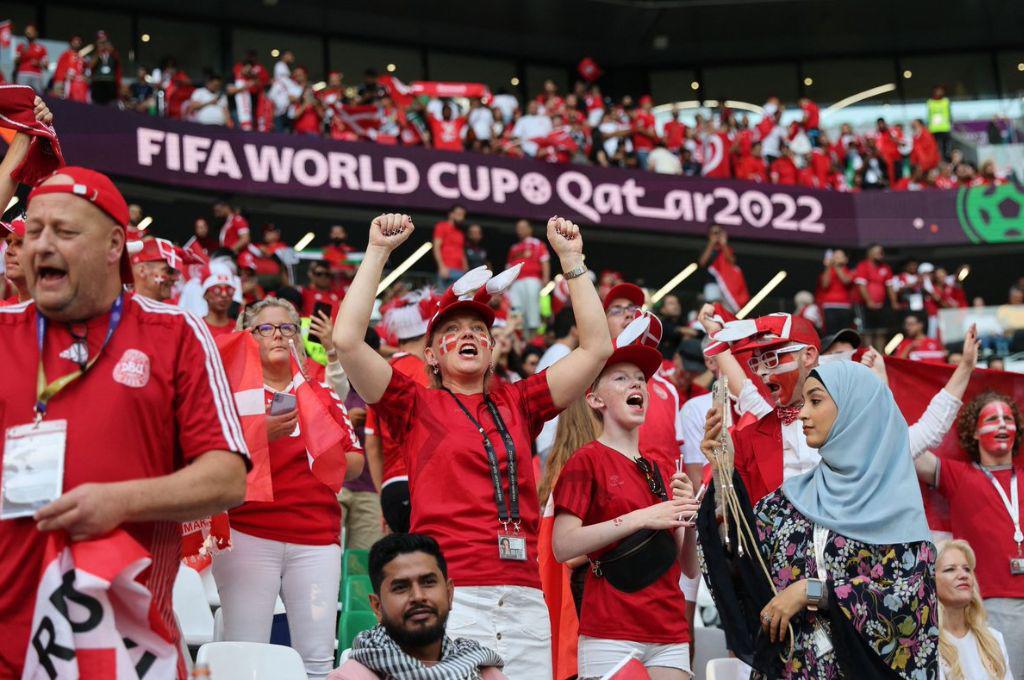 Said Martínez y Walter López debutaron en Qatar 2022 y bellas mujeres robaron miradas, lo que pasó Dinamarca-Túnez